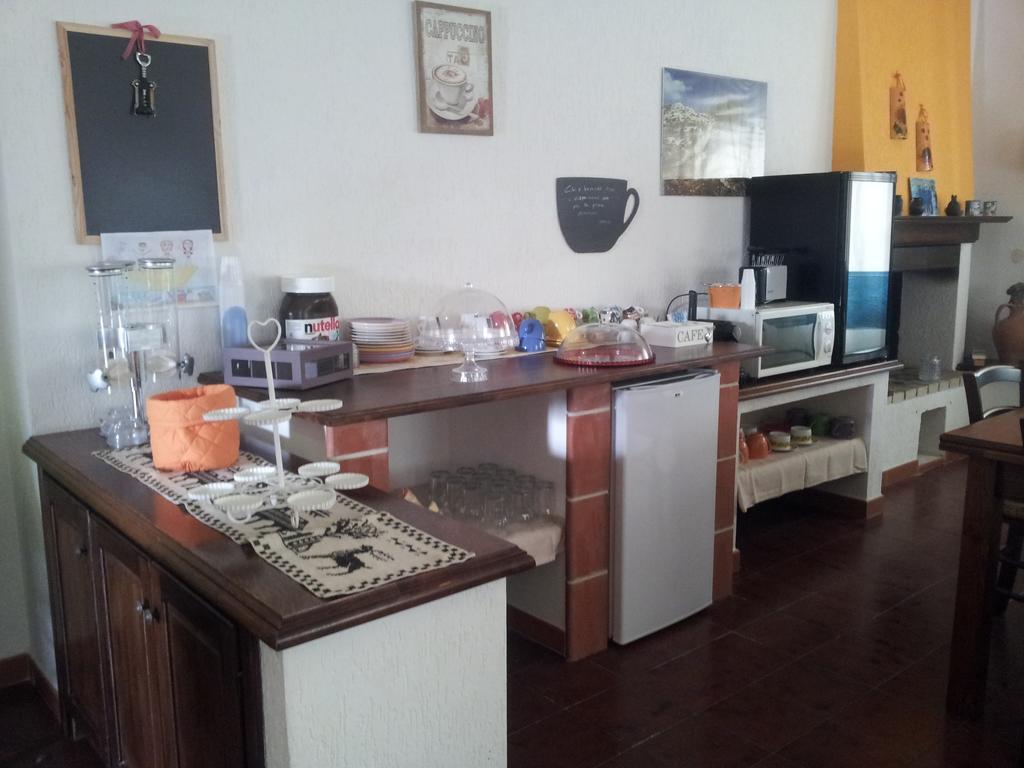 Al Sole Di Pula Bed & Breakfast ภายนอก รูปภาพ
