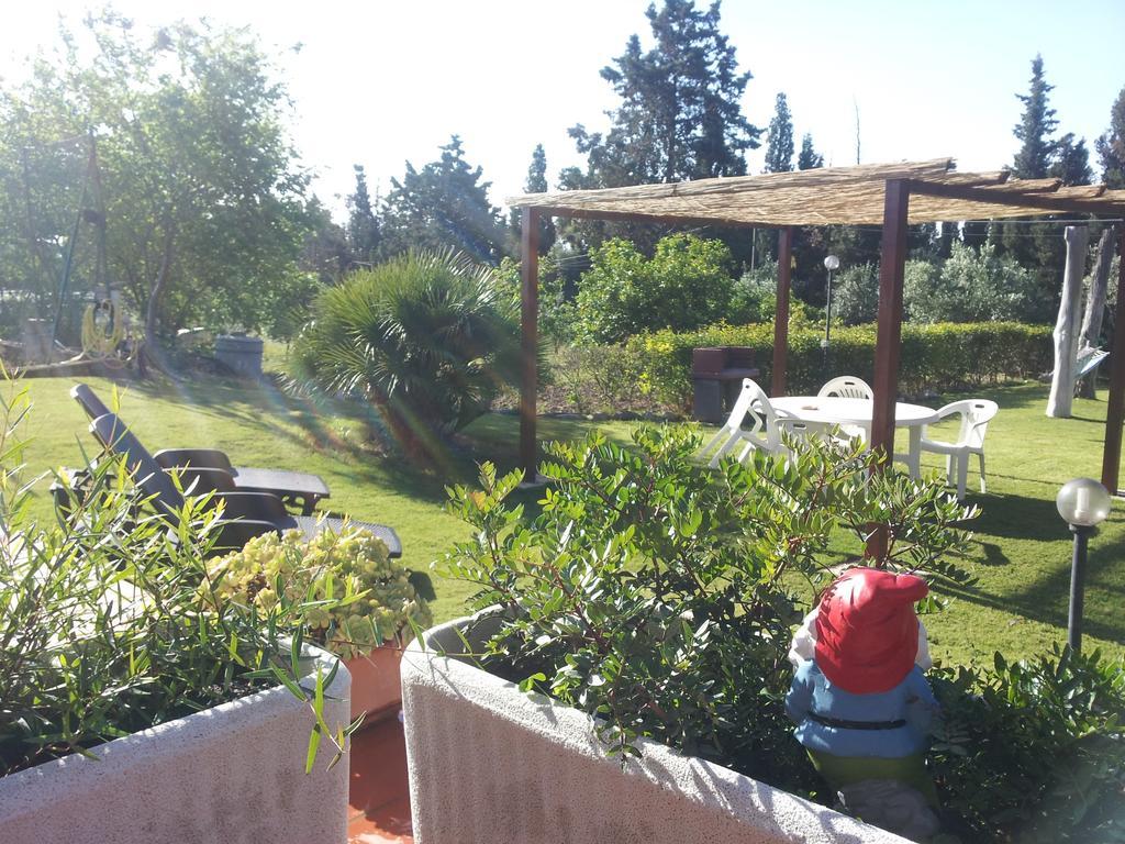 Al Sole Di Pula Bed & Breakfast ภายนอก รูปภาพ