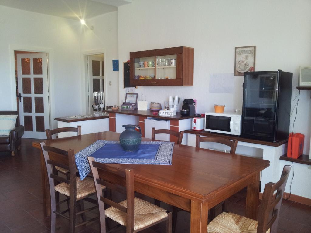 Al Sole Di Pula Bed & Breakfast ภายนอก รูปภาพ