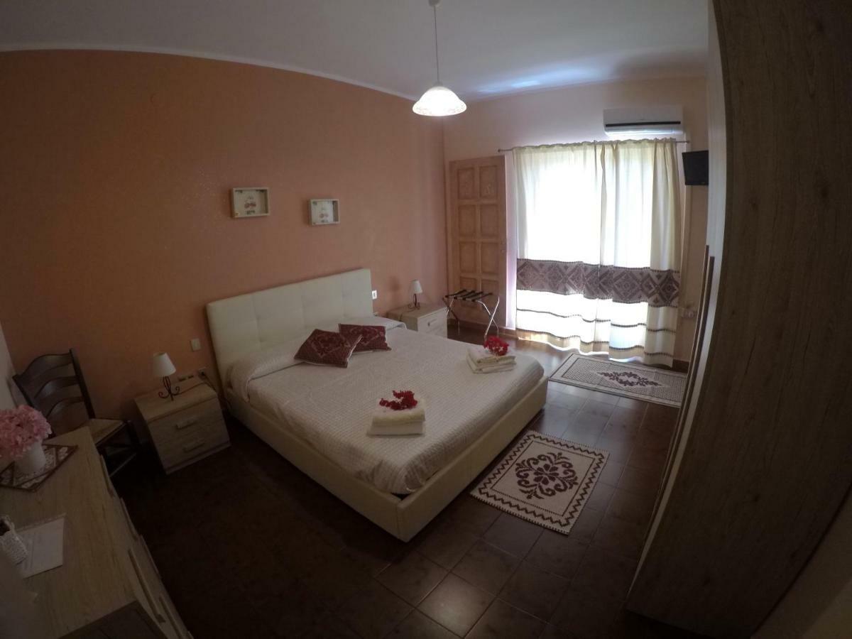 Al Sole Di Pula Bed & Breakfast ภายนอก รูปภาพ