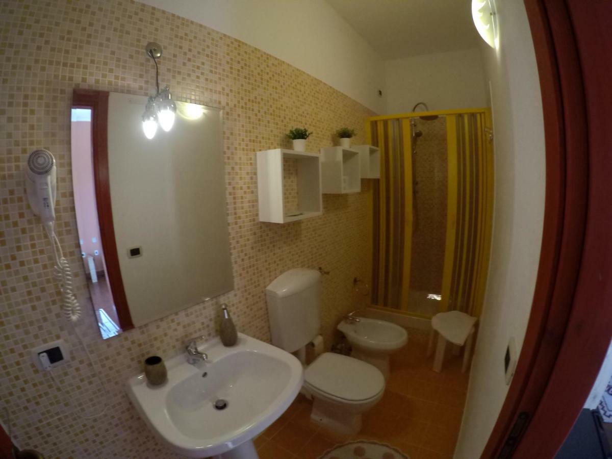Al Sole Di Pula Bed & Breakfast ภายนอก รูปภาพ